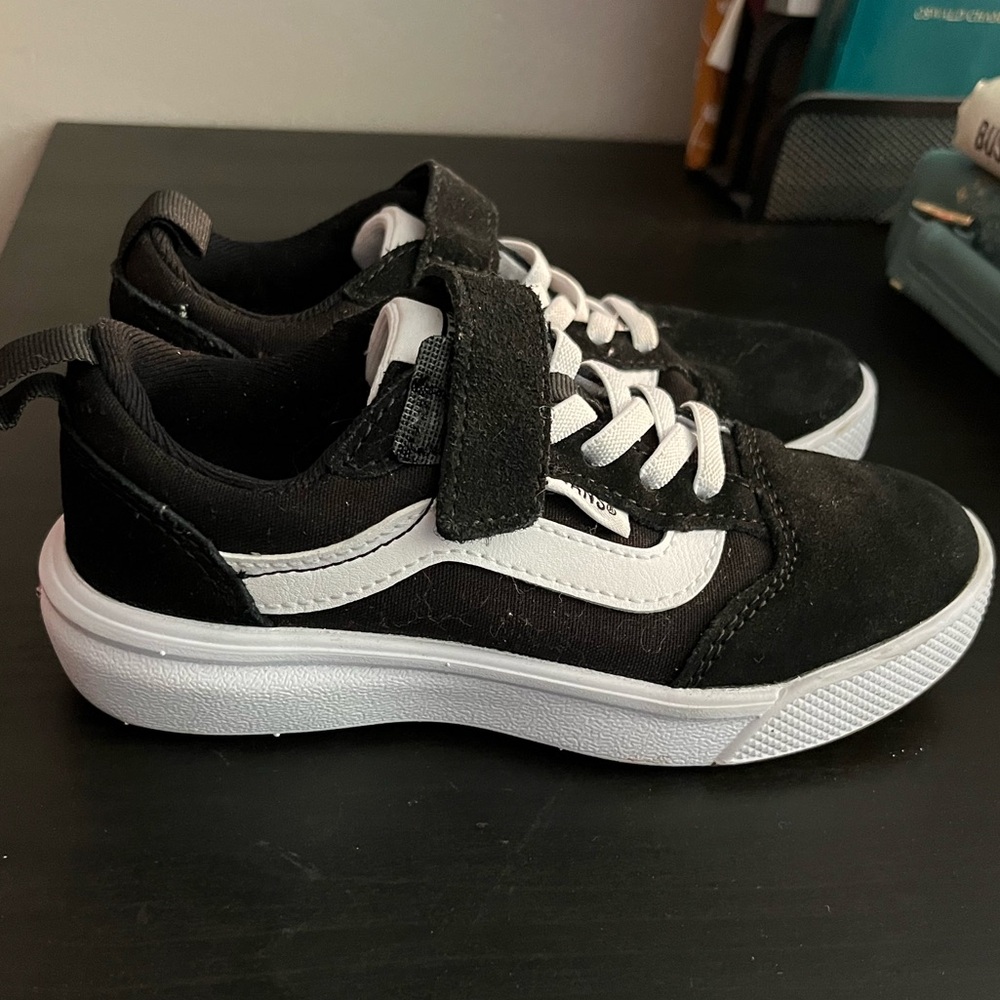 Vans Kids Black and White Sneakers Ultra Ligth